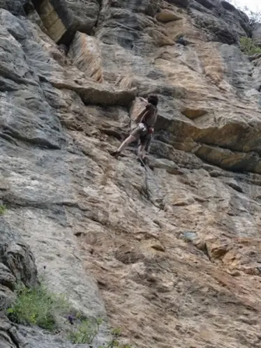 La Falaise du Ponteil lors de notre session escalade en Couenne à l'Argentière-la Bessée