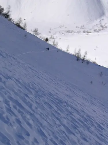 Montée ten ski de rando au col du cheval de bois dans le Champsaur