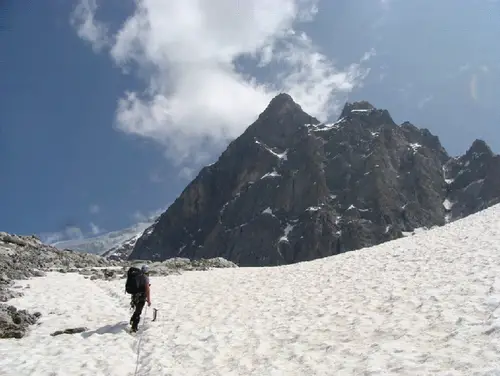 montée en crampons pour la traversée des arêtes de la Meije