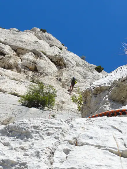 Florian au pied du crux de Armanta Calanca dans les Calanques