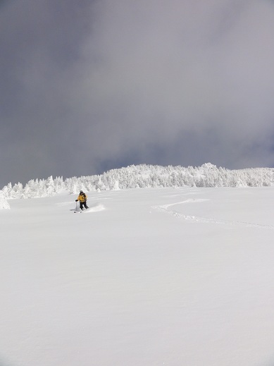 Le plaisir de la glisse après l'effort - 2011 - CP F. Desjouis lors du séjour ski de randonnée dans le massif des Ecrins