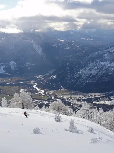 Un contraste magnifique des saisons - 2011 - CP F. Desjouis lors du séjour ski de randonnée dans le massif des Ecrins