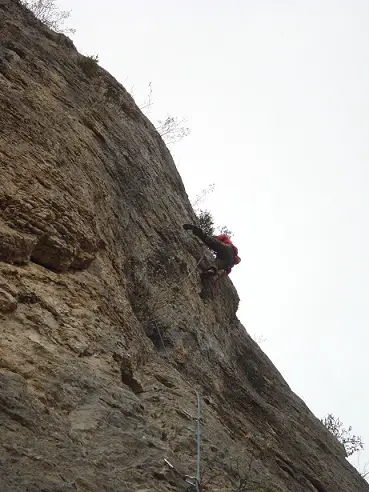  Les affaires commencent dans le 7a de - escalade à Orpierre