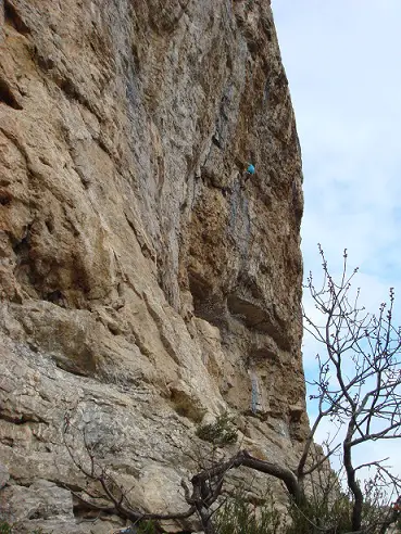 Yo se perd dans le grand mur - escalade à Orpierre