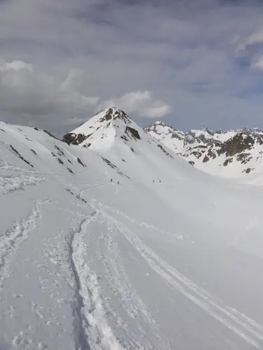 Dernière ligne droite sur cette longue traversée déjà bien tracée à Panticosa en Espagne