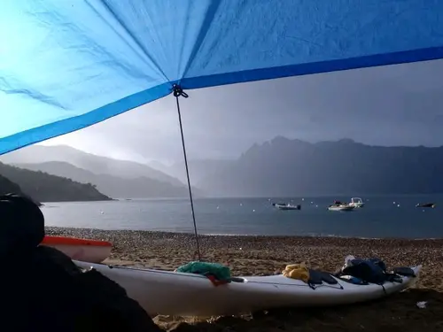 Bivouac durant itinérance kayak de mer en Corse