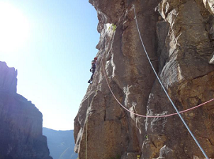 Progression escalade à Ordesa sous le soleil d'Espagne