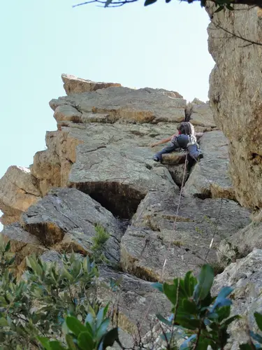 Quelques ressauts un peu plus raides que d'autres mais rien de bien méchant: c'est idéal ! Initiation alpinisme au Caroux