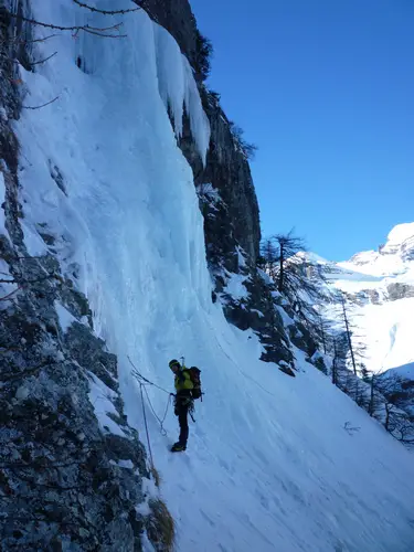 Ascension de la cascade de glace Libérez les Lutins