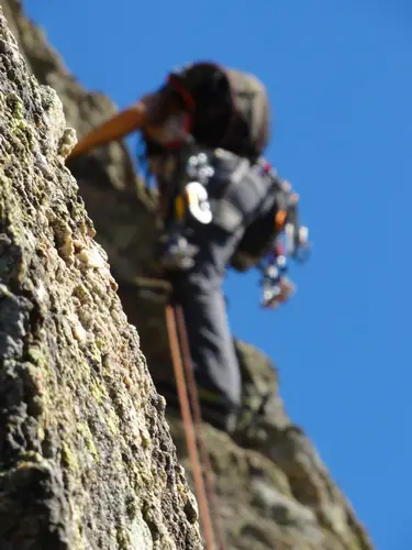 Du beau caillou à croquer à pleines dents. Initiation alpinisme au Caroux