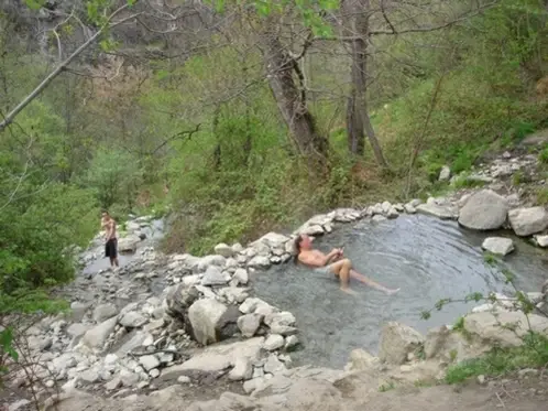 On se prélasse, en passant d'un bassin à l'autre lors de l'ascension du canigou