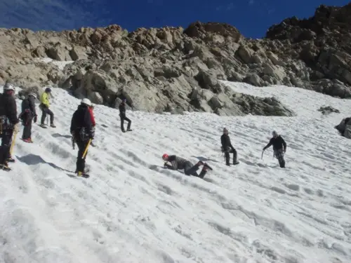 Et c'est parti pour 30 min de toboggan lors de la session alpinisme facile