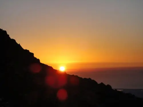 Lever de soleil sur la mer pour le petit déj' lors de notre traversée de la Corse