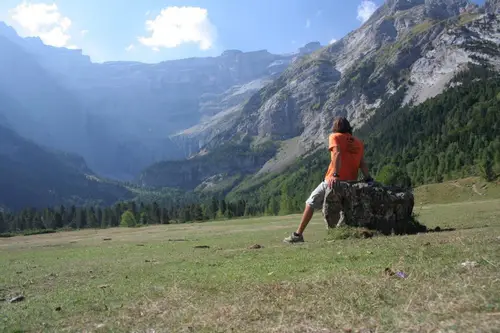 Observation au cirque de Gavarnie avant de réaliser un vol en wingsuit