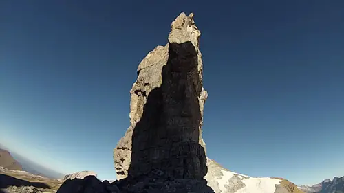 ascension pour trouver le point de départ du vol en wingsuit