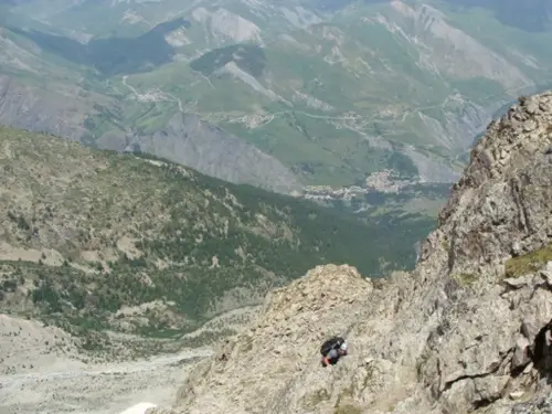 Gringo dans les Enfetchores lors de la traversée des arêtes de la Meije