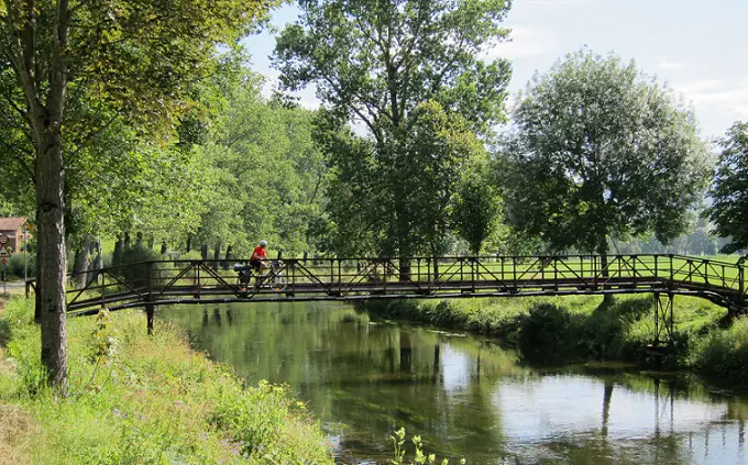 Magnifique paradis de la pêche à la mouche durant le tour de suisse en véloe