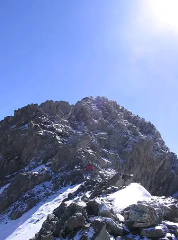 Olivier arrive au sommet sous un beau soleil de printemps. - 2010 - CP. Florian DESJOUIS