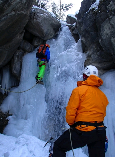 Deuxième journée de stage de cascade de glace avec ICE FALL Deuxième journée de stage de cascade de glace avec ICE FALL
