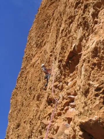 L'immense terrain de jeu des Riglos, où l'on aimerait faire sa propre « trace ». escalade aux Mallos de Riglos