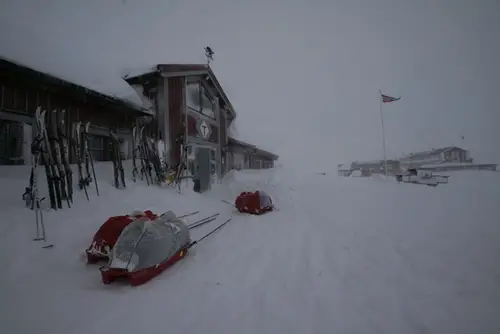 La seule photo qu'on a pris au cours de cette journée : l'arrivée au refuge de Fondsbu en Norvège