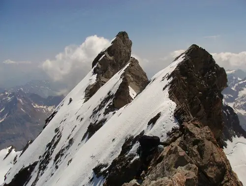 Les deux dernières dents et le doigt de Dieu lors de notre traversée des arêtes de la Meije