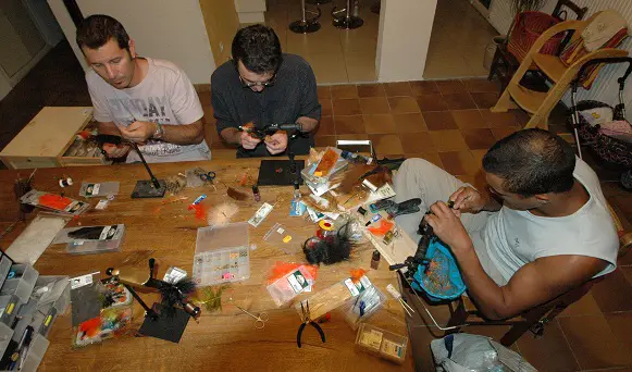 atelier montage de mouche pour pêcher en réservoir à la landie