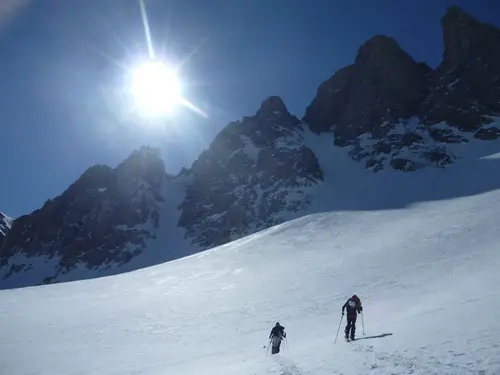 Nous visons le couloir de gauche, droit devant ! lors du séjour Alpinisme à Ceillac