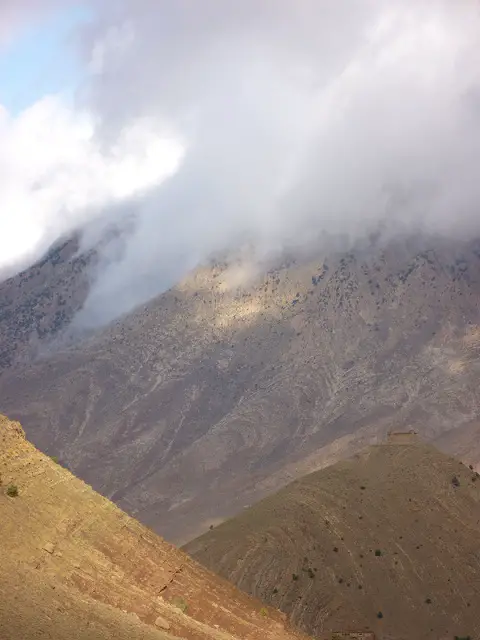 Voici un contraste de lumière parmi les montagnes - 2009 - CP F. Desjouis