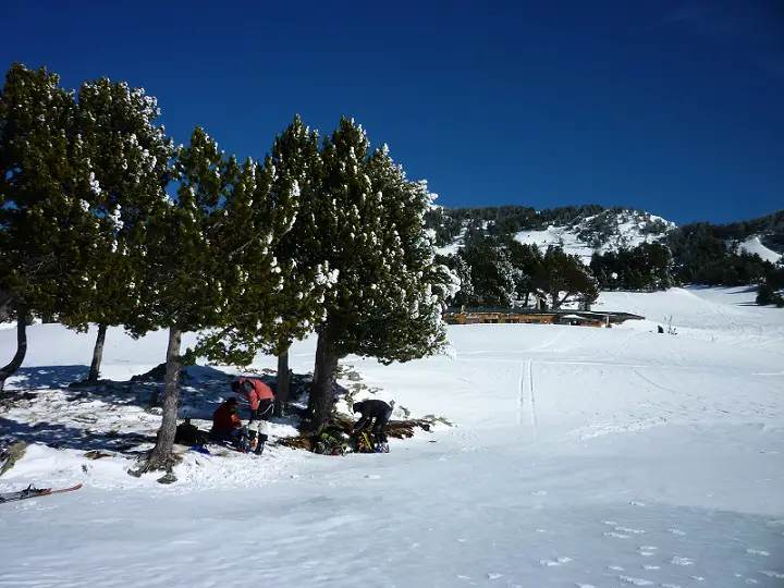 Pique nique ensoleillé à côté du refuge des Camporells.