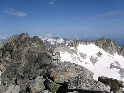 Au sommet de Maldito course d'alpinisme en Espagne