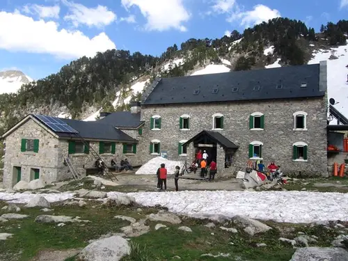 refuge de la Renclusa avant notre course d'alpinisme en Espagne à l'arête du Maudit