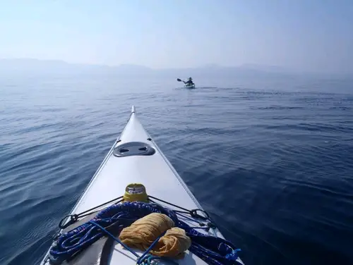 Traversée du golfe de Sagone durant notre itinérance kayak en Corse