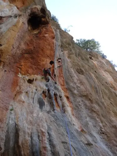 Jolies concrétions dans un joli 7 au secteur Anatolia lors du séjour escalade grande voie en Turquie