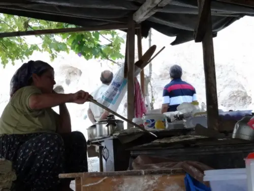 La cuisinière au turbin : à nous les gozleme ! Lors de l'Escalade grande voie en Turquie