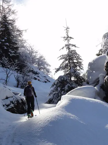 Belle ambiance au départ de notre premier jour ski de randonnée dans le Val d'Aoste