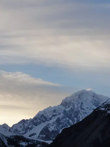 Les flancs du Mont Blanc à porter de spatules depuis le Val d'Aoste