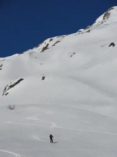 Quelques courbes en ski de randonnée pas pire, ça ne vas pas durer
