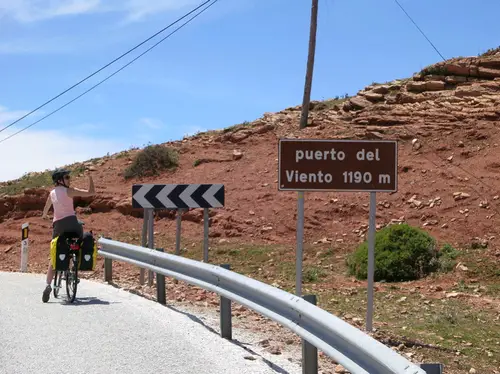 Victoire au sommet « d'El Puerto del Viento » durant notre voyage à vélo en Andalousie