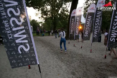 Sortie de l'eau après 3.8 km de Natation au SWISSMAN Xtreme Triathlon