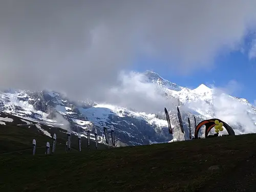 la fameuse 'Finish-Line' tant attendue et les drapeaux Swissman