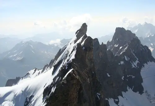 Vue sur les arêtes et le doigt de Dieu durant notre traversée des arêtes de la Meije