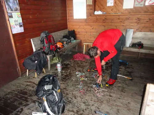  le refuge Boccalate après l'ascension de la voie Slovène aux Grandes Jorasses