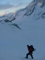 En direction de la Face Nord des Droites pour l'ascension de la voie Ginat les droites à chamonix voie Ginat