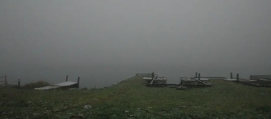 Embarcadère au Réservoir de Veirières dans un temps hivernal