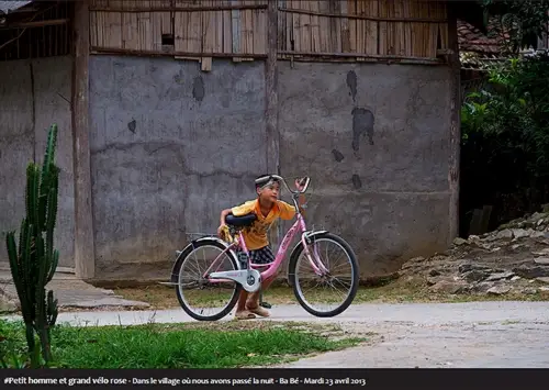 voyage au Vietnam #Petit homme et grand vélo rose - Dans le village où nous avons passé la nuit - Ba Bé - Mardi 23 avril 2013
