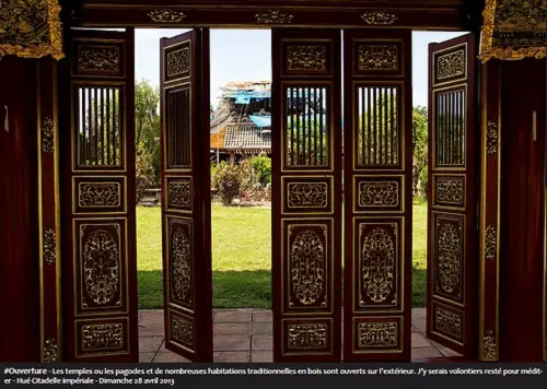 #Ouverture - Les temples ou les pagodes et de nombreuses habitations traditionnelles en bois sont ouverts sur l'extérieur. J'y serais volontiers resté pour méditer - Hué Citadelle impériale - Dimanche 28 avril 2013