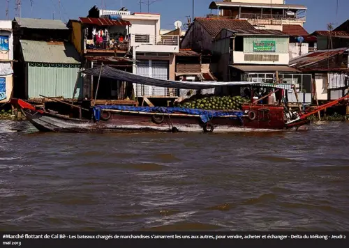 #Marché lottant de Cai Bè - Les bateaux chargés de marchandises s'amarrent les uns aux autres, pour vendre, acheter et échanger - Delta du Mékong - Jeudi 2 mai