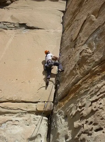 escalade à Annot avec L'incroyable dièdre de Dedicata alla Val di Mello