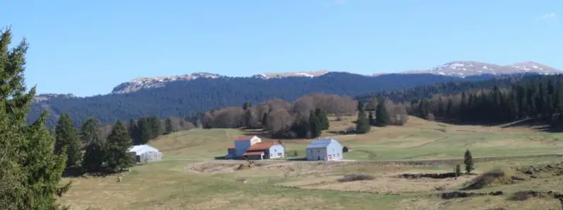 lajoux-vue sur la haute chaine du jura-avril 2011-www.partir-en-vtt.com - traversée du massif Jurassien